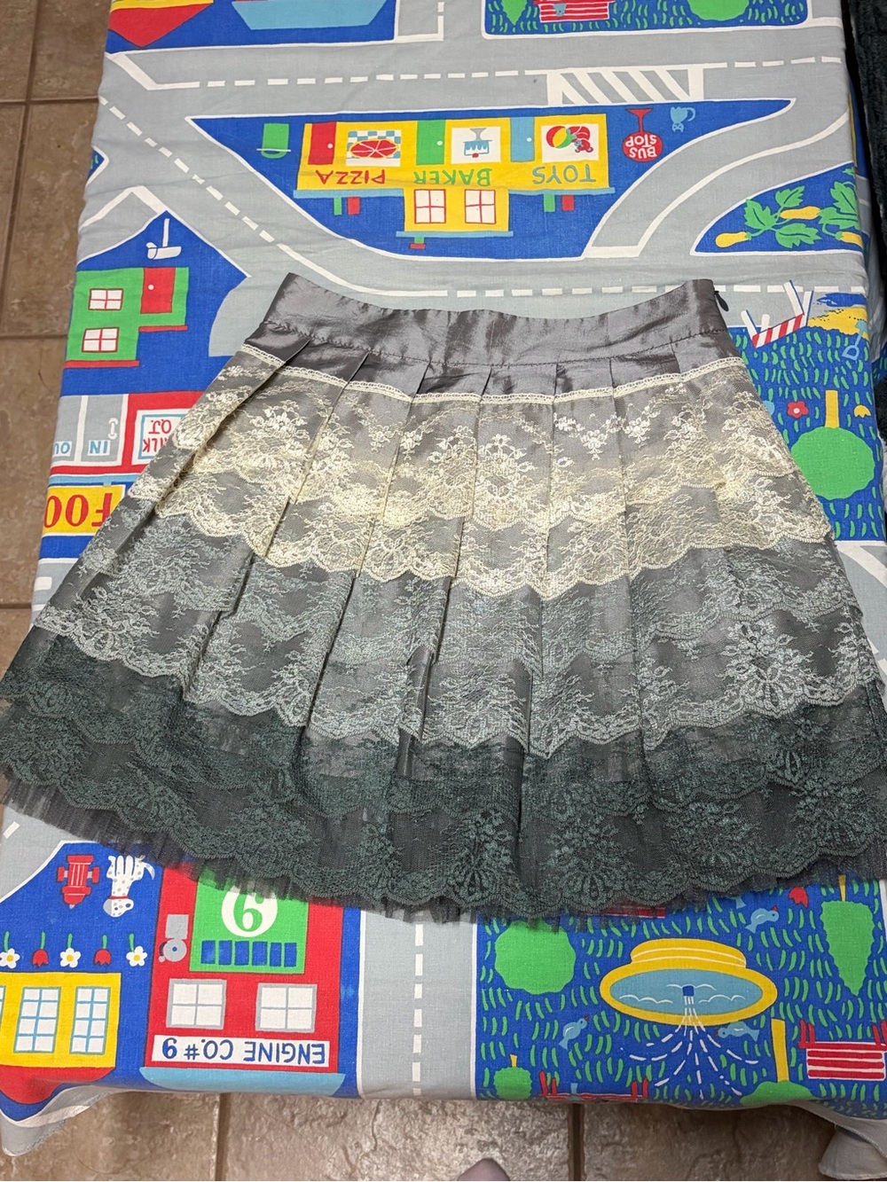 Forever 21 grey tiered lace mini skirt